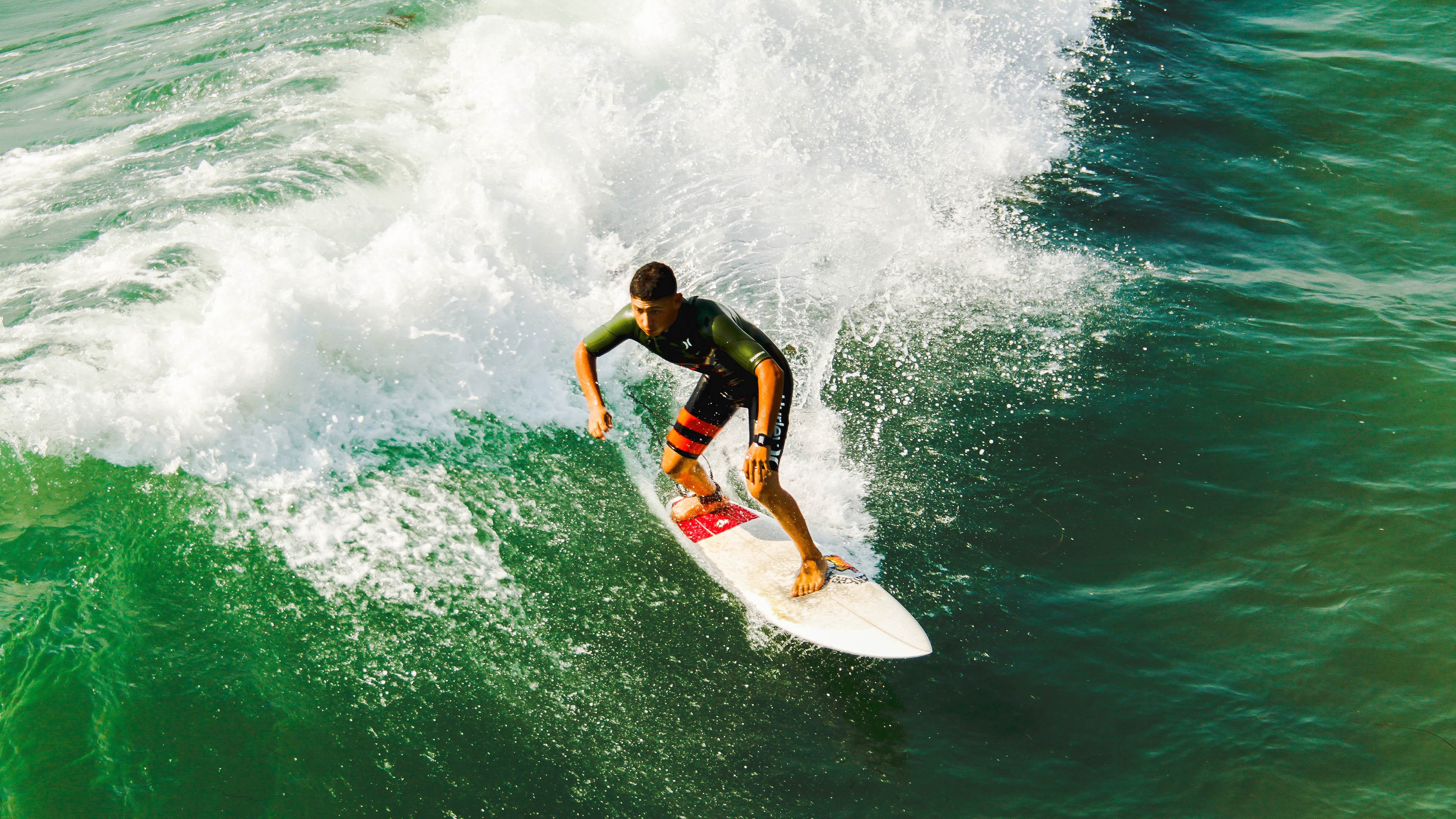 开云体育登录网站入口-_梦幻极光雪地雪车：在北极圈内感受速度_，梦幻冰雪地板